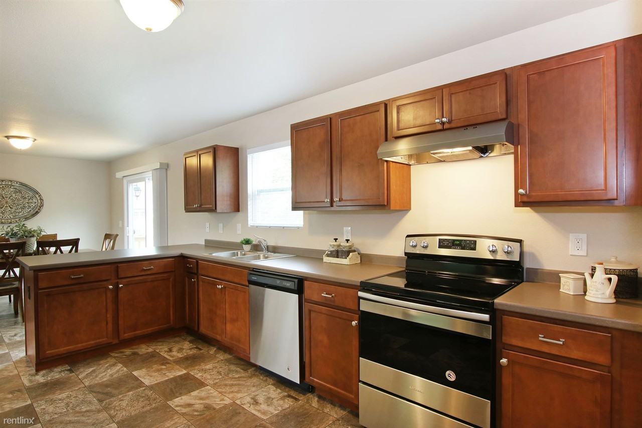 724 View Pointe Drive - Photo 3 of 16