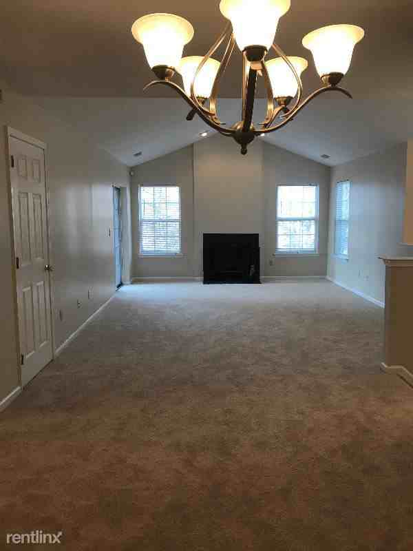 133 Wayne Ave - Photo 3 of 9