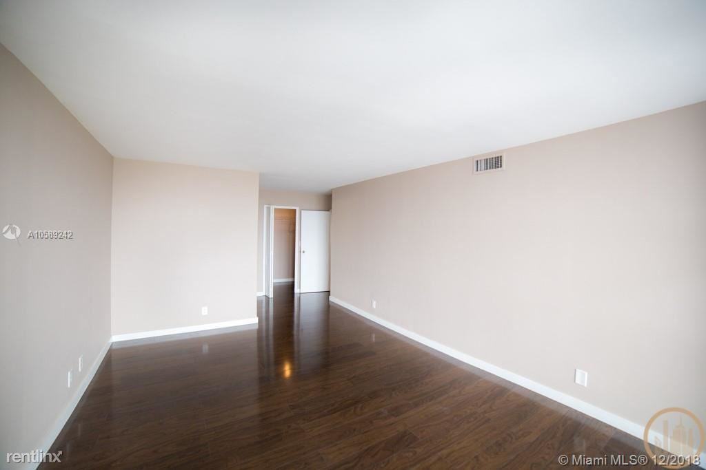 800 Parkview Dr - Photo 2 of 10