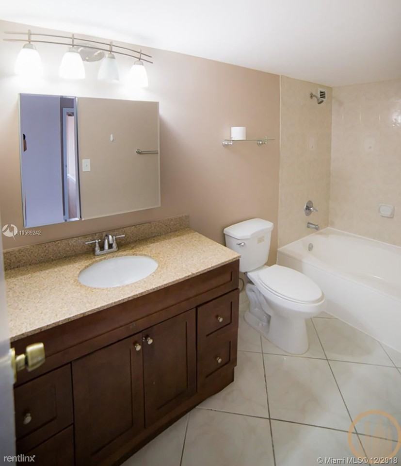 800 Parkview Dr - Photo 3 of 10