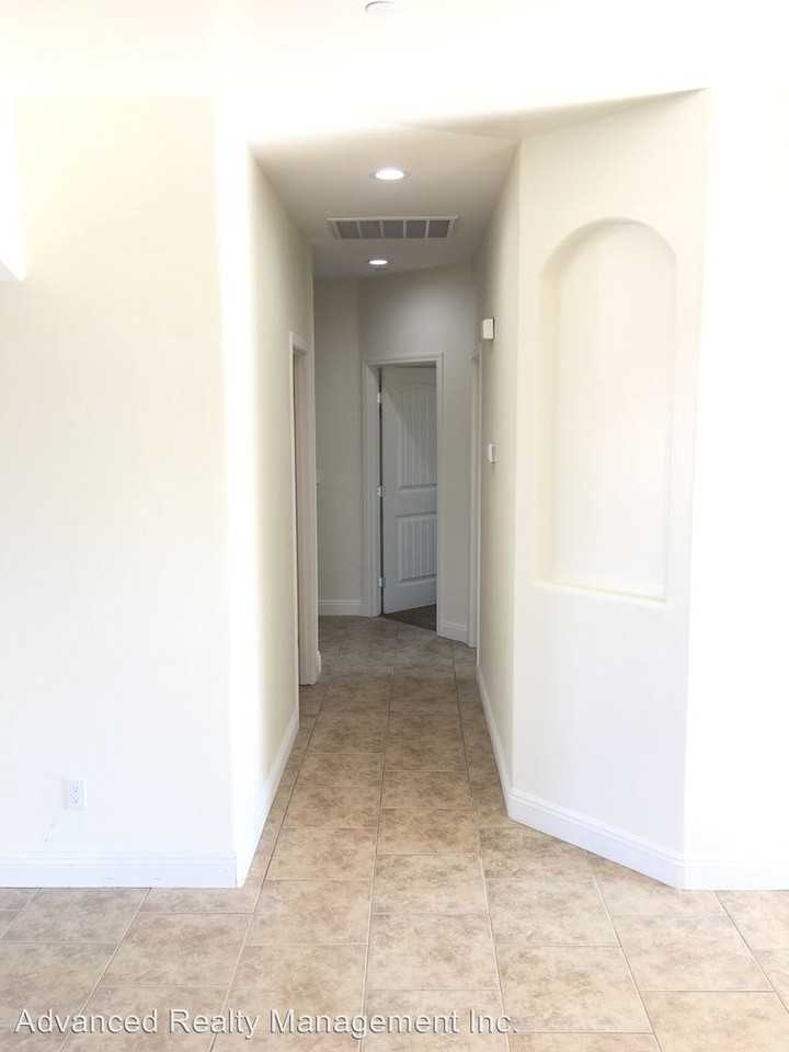 5545 St Andrews Crescent - Photo 3 of 9