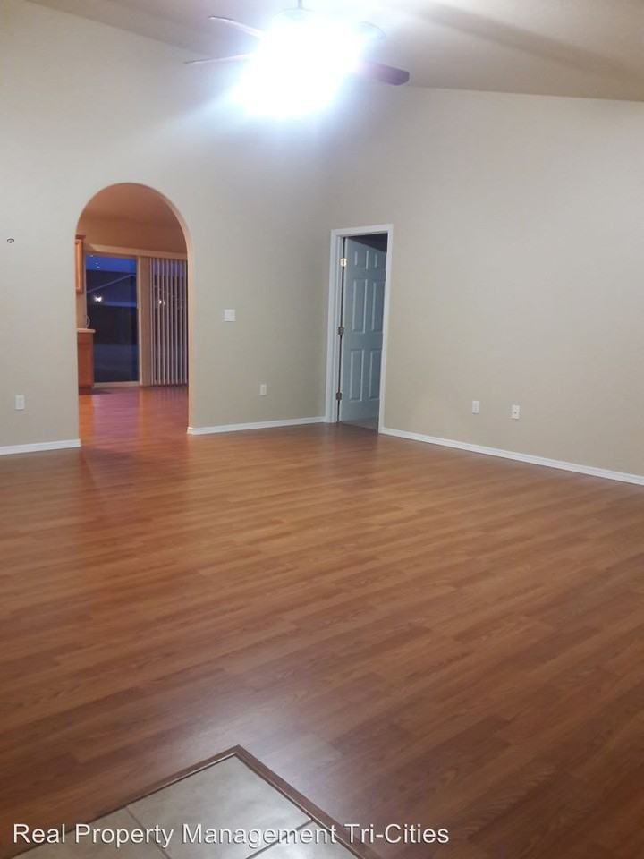 4502 Kendall Way - Photo 3 of 15