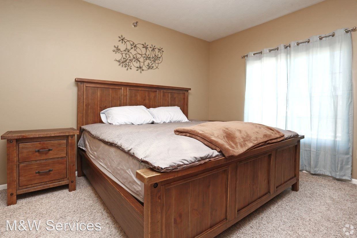 7442 S Louise Ave - Photo 3 of 16