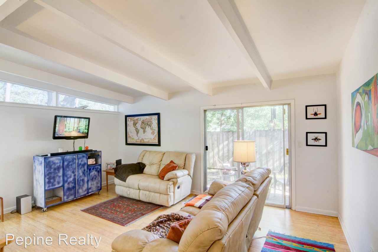 2823 NE 11th Terrace - Photo 3 of 21