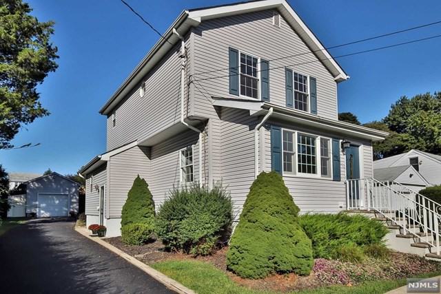 27 Montville Ave - Photo 3 of 23