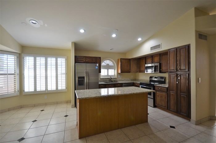 1108 E Betsy Ln - Photo 3 of 22