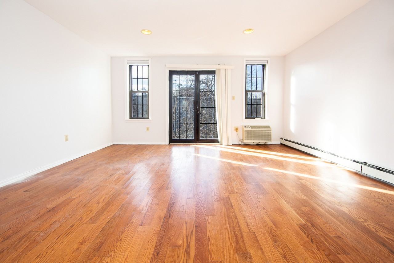 400 Douglass St #2 - Photo 3 of 20