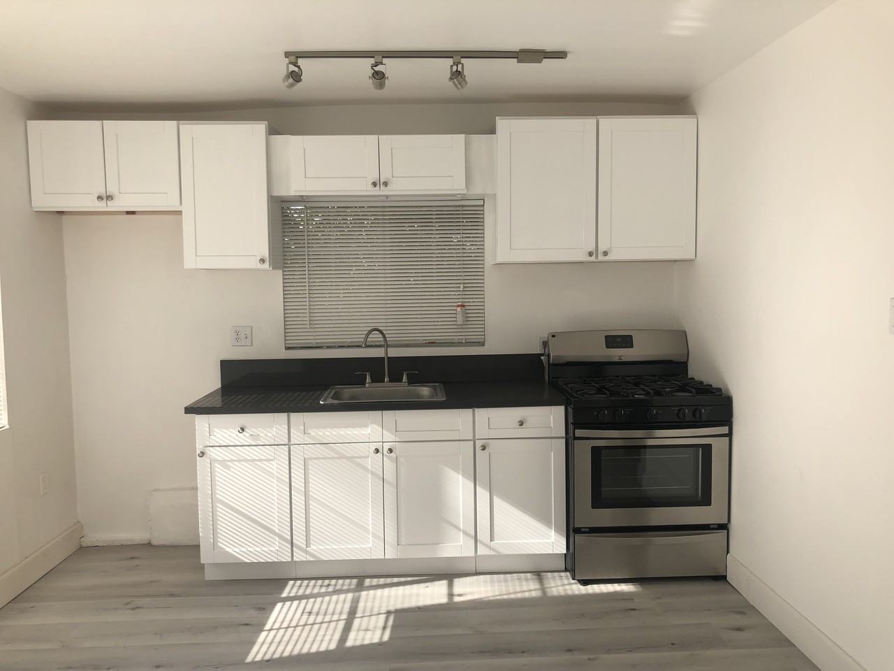 1449 East Garfield Ave - Photo 2 of 13