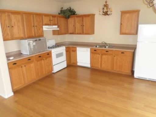 681 E Woodsman Pl - Photo 3 of 8