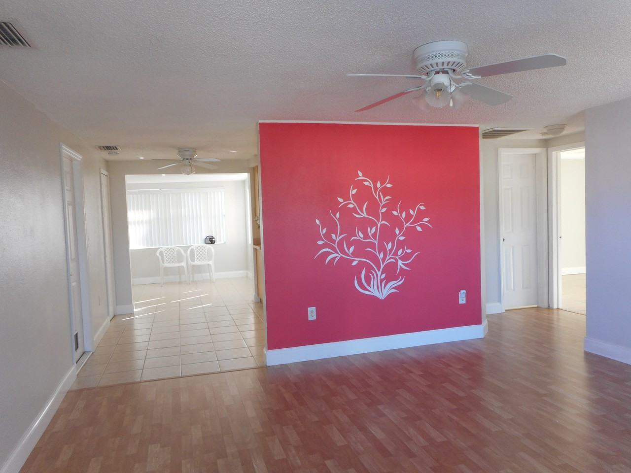 5229 Suwannee Dr - Photo 2 of 14