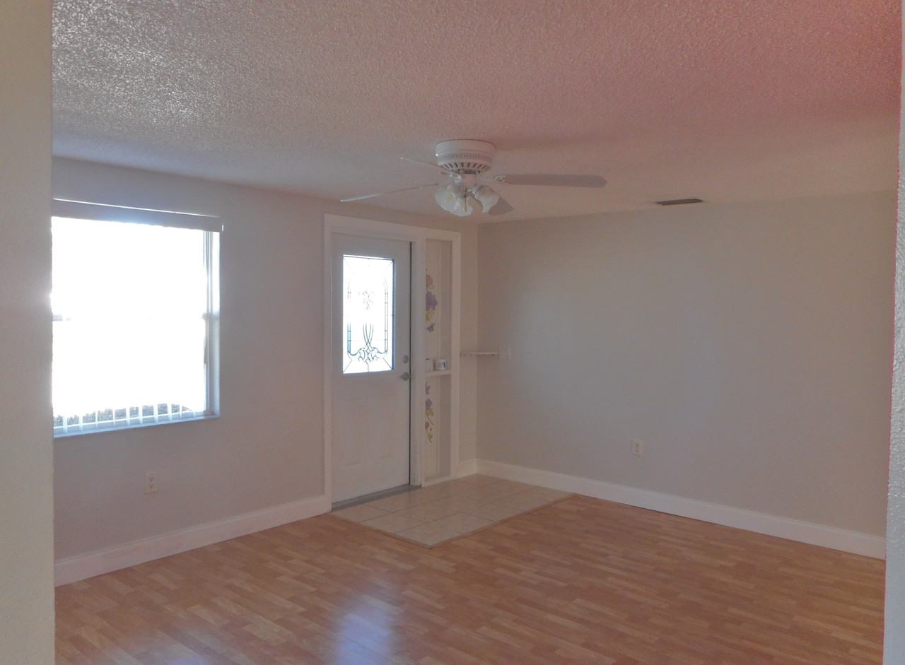 5229 Suwannee Dr - Photo 3 of 14