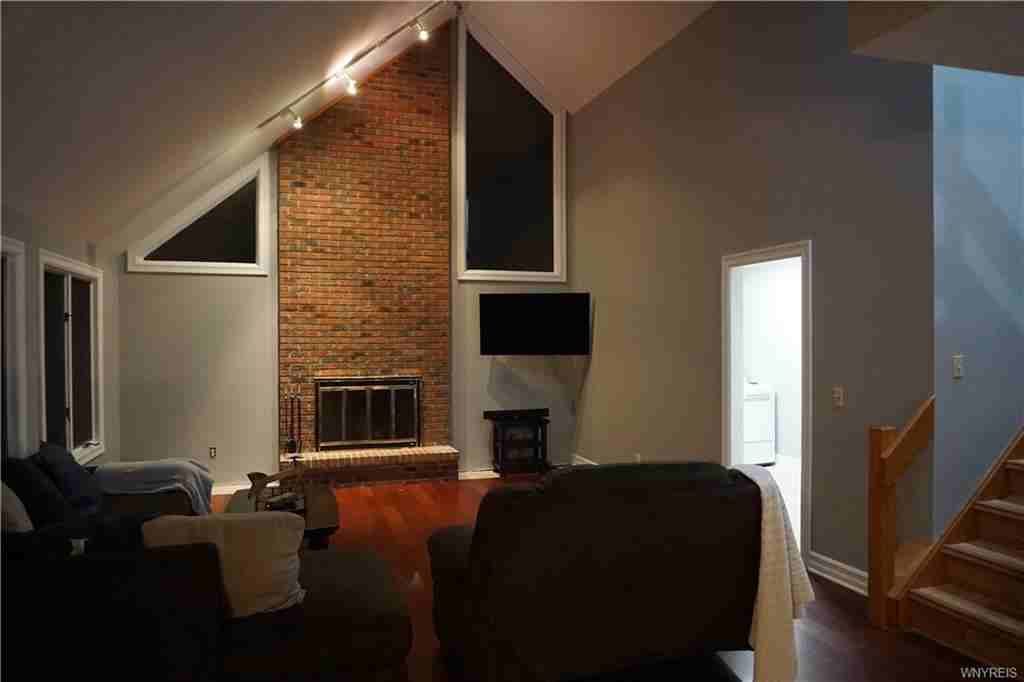 71 Buttonwood Ct - Photo 3 of 15