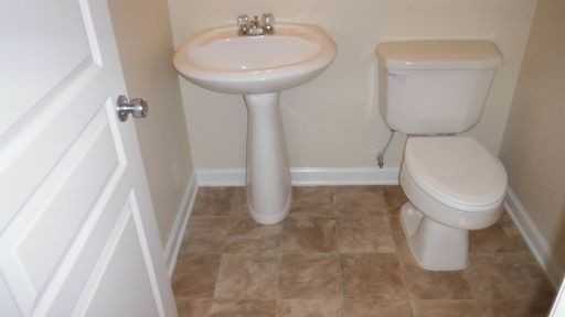 403 Oakview Ln - Photo 2 of 7