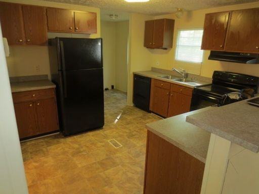 140 Country Creek Rd - Photo 3 of 9