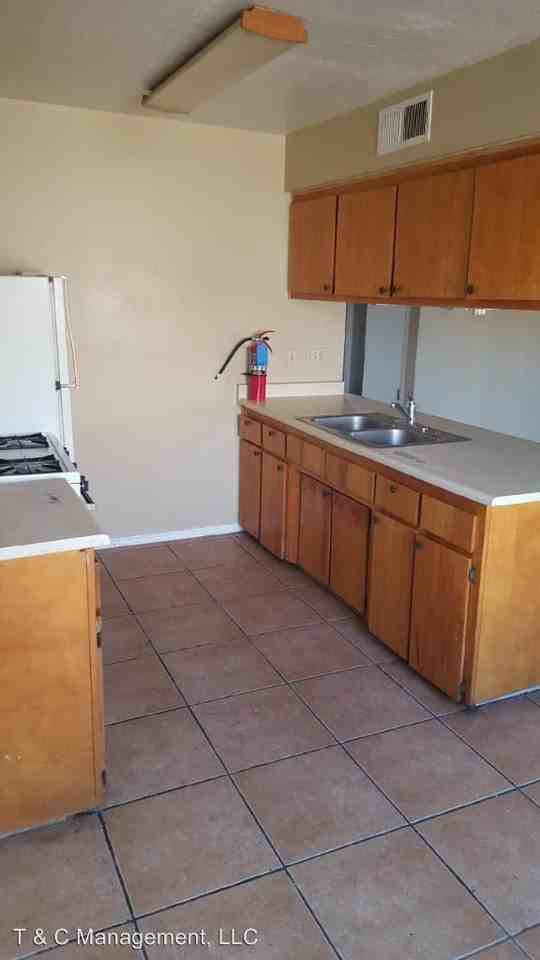 312 Grove St NE - Photo 3 of 5