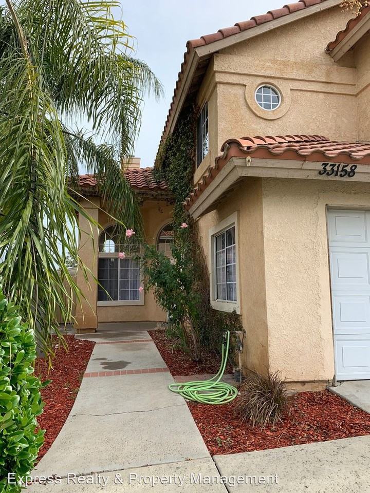 33158 Shoreline Dr - Photo 2 of 16