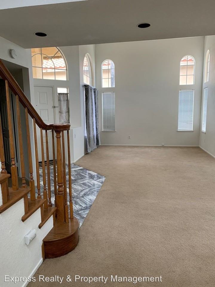 33158 Shoreline Dr - Photo 3 of 16