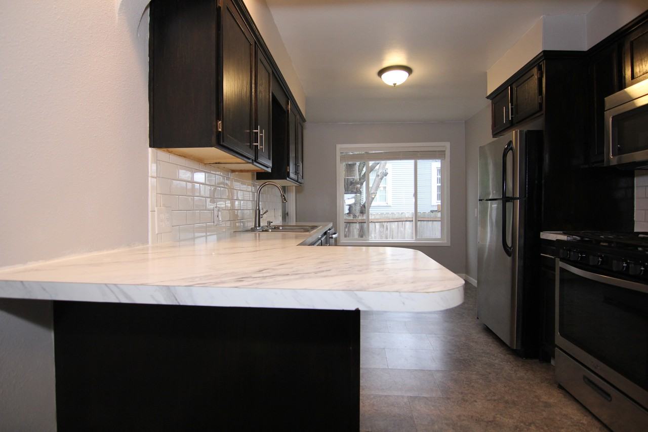 718 N 5th St - Photo 2 of 5