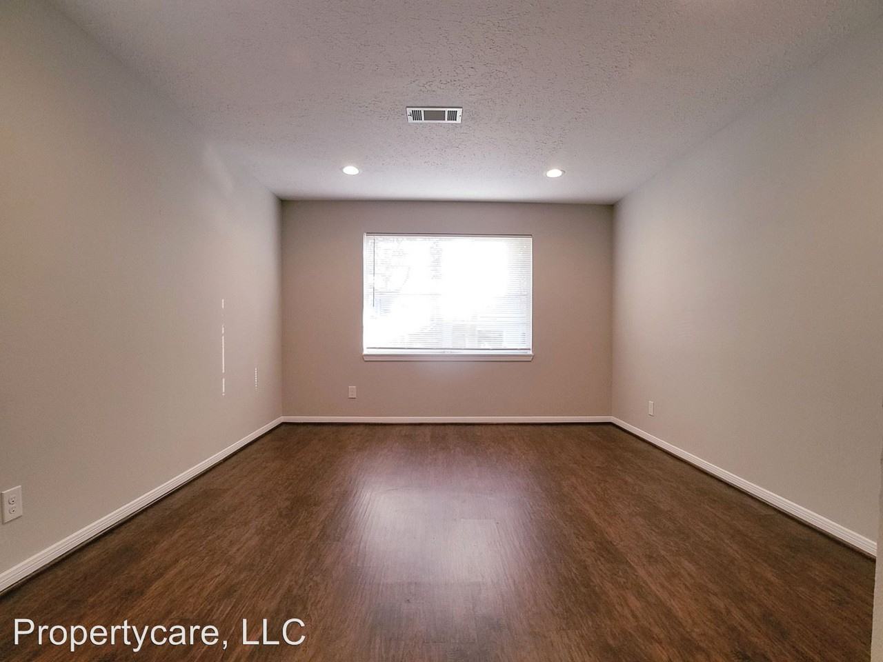 811 Avenue E - Photo 2 of 20