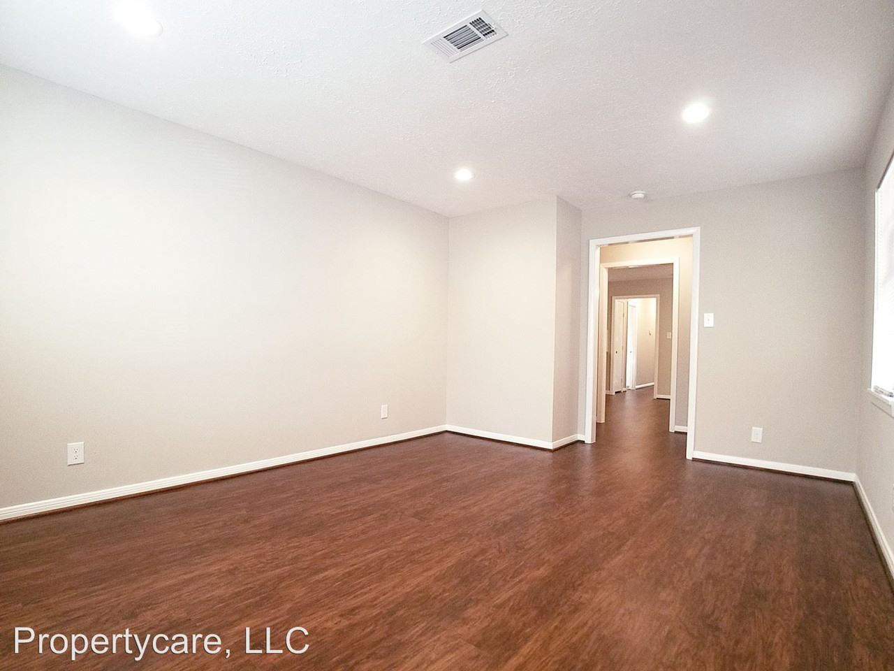 811 Avenue E - Photo 3 of 20