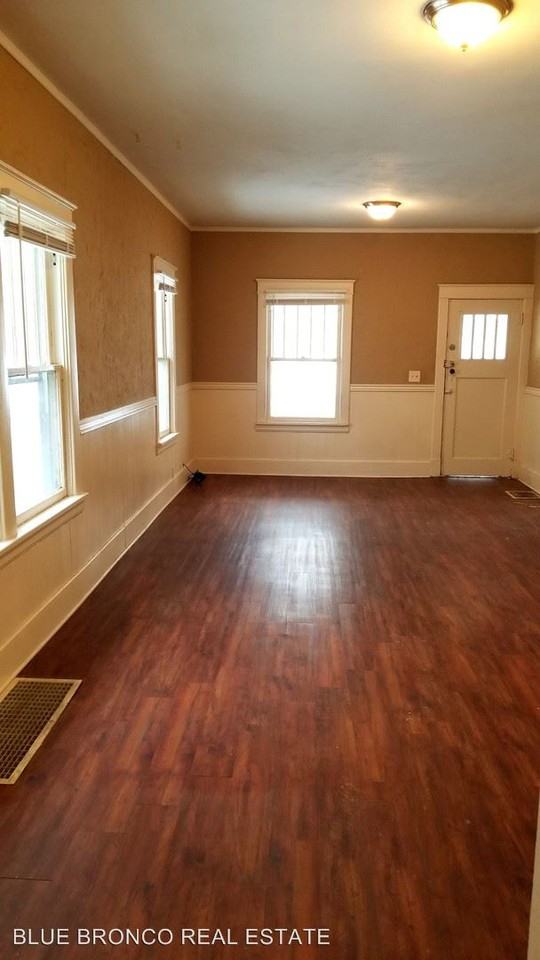 324 W Southside Blvd - Photo 3 of 17