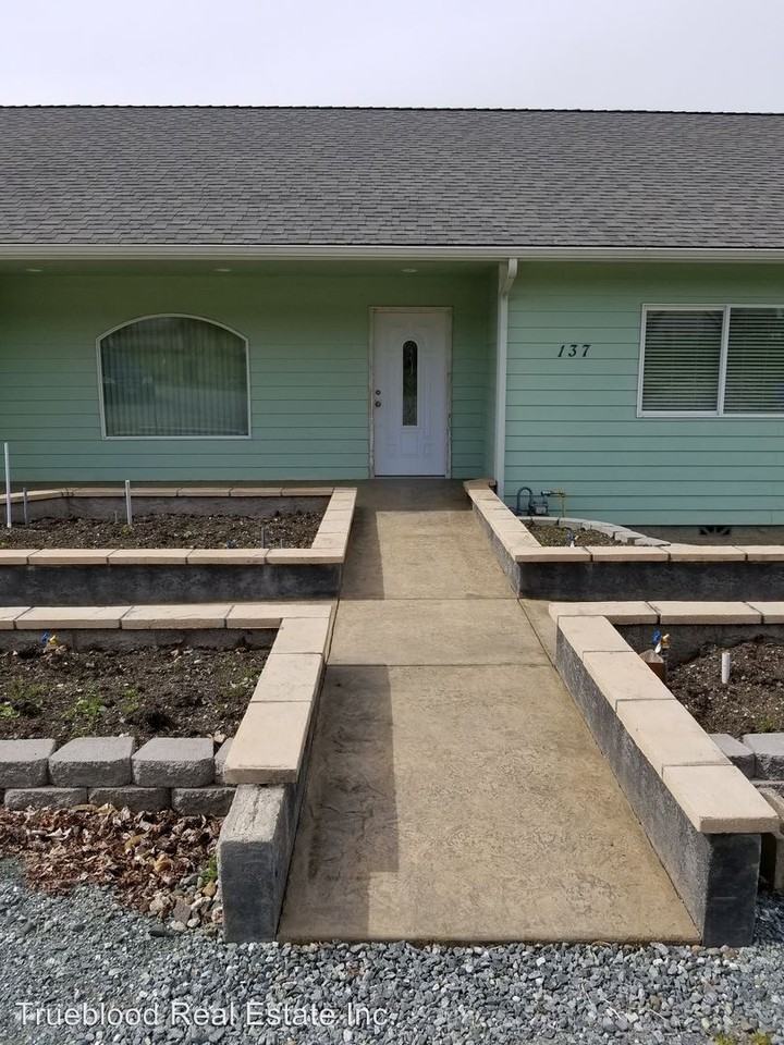 137 Henry St - Photo 2 of 22