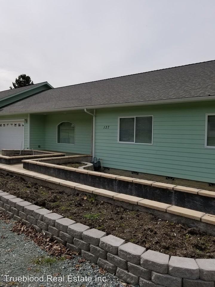 137 Henry St - Photo 3 of 22