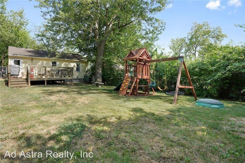 8924 McGee St - Photo 2 of 7