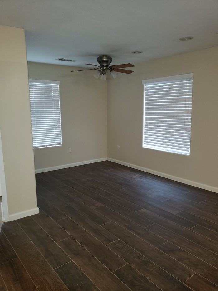 670 E Davis St - Photo 2 of 13