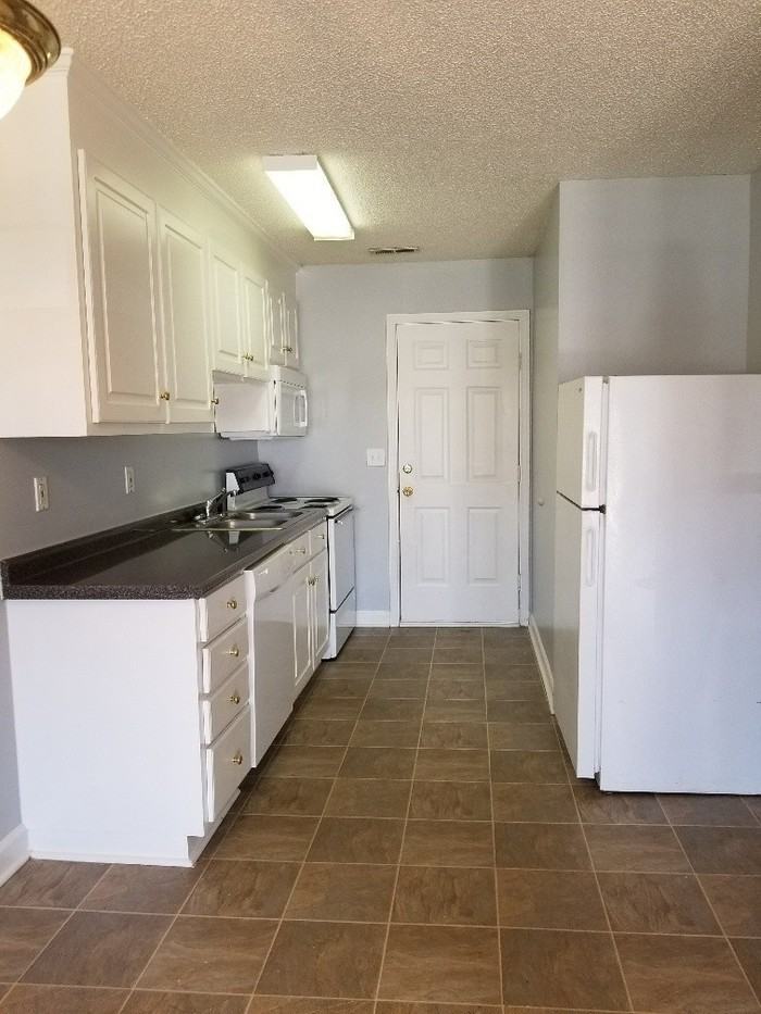 948 Wildwood Ln - Photo 3 of 21