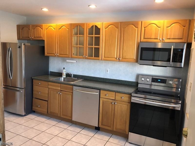 86 Troy Dr - Photo 2 of 7