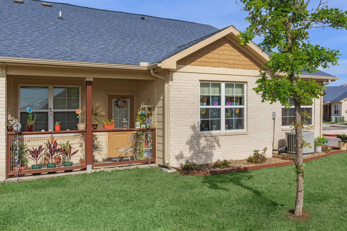 Buena Vida Senior Village - Photo 2 of 13