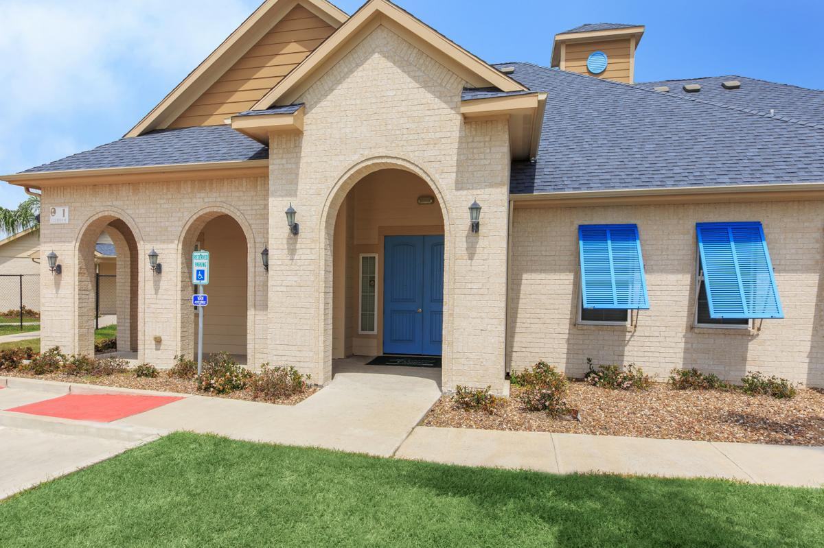 Buena Vida Senior Village - Photo 3 of 13