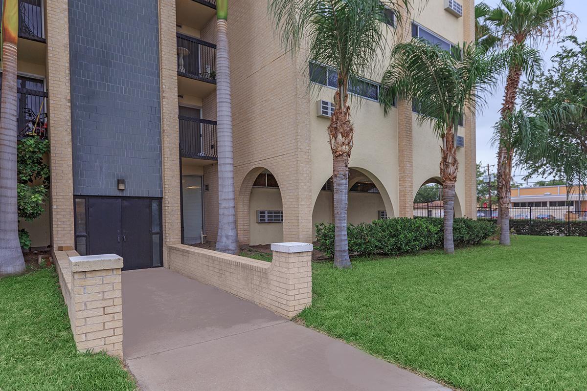 Edinburg Senior Towers Apartments 201 N 13th Ave, Edinburg, TX 78541