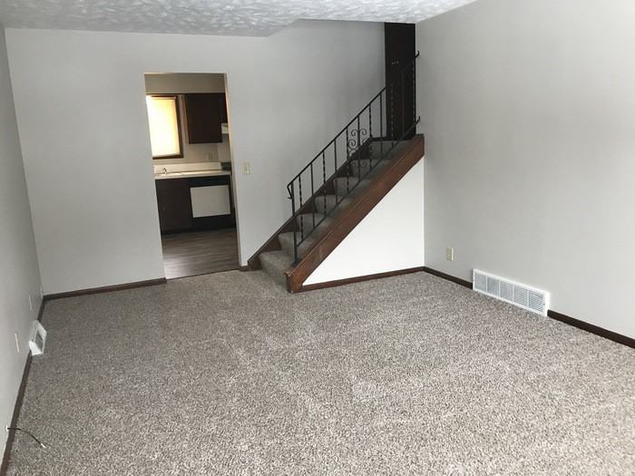 11224 Roxbury Dr - Photo 2 of 11