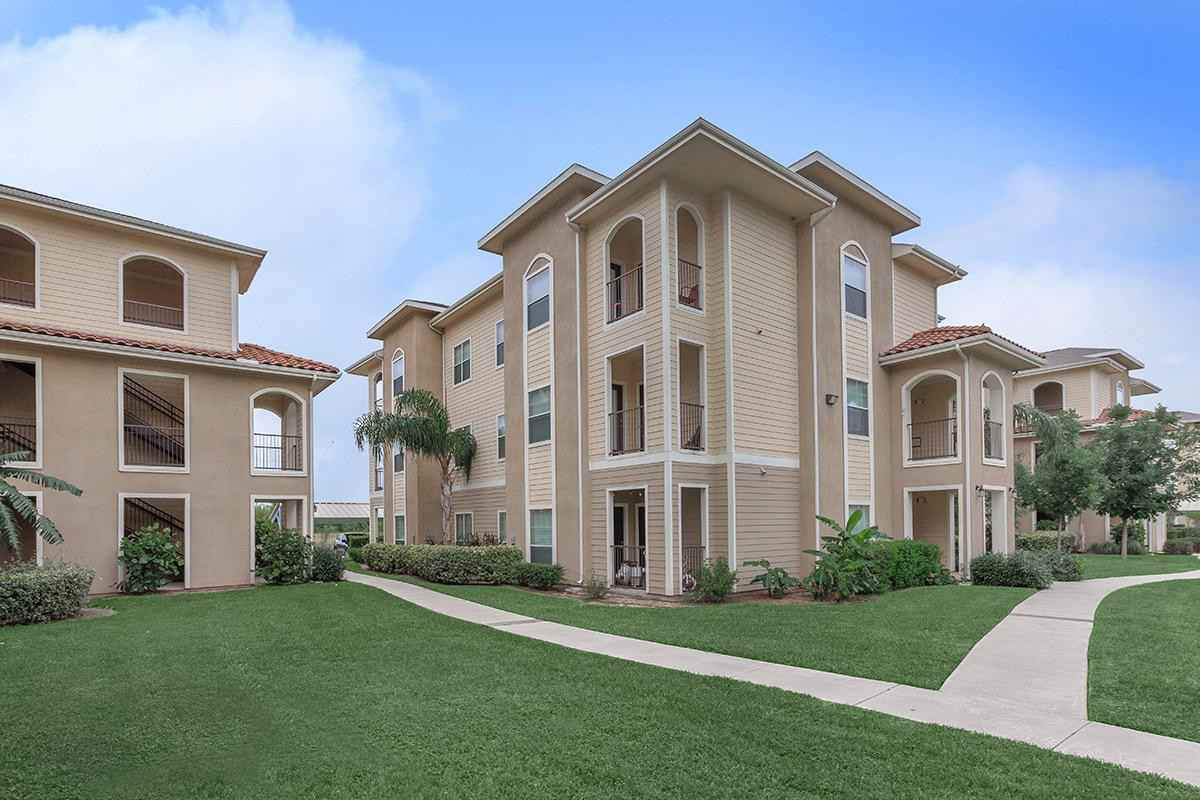 Weslaco Hills Apartments - Photo 2 of 19