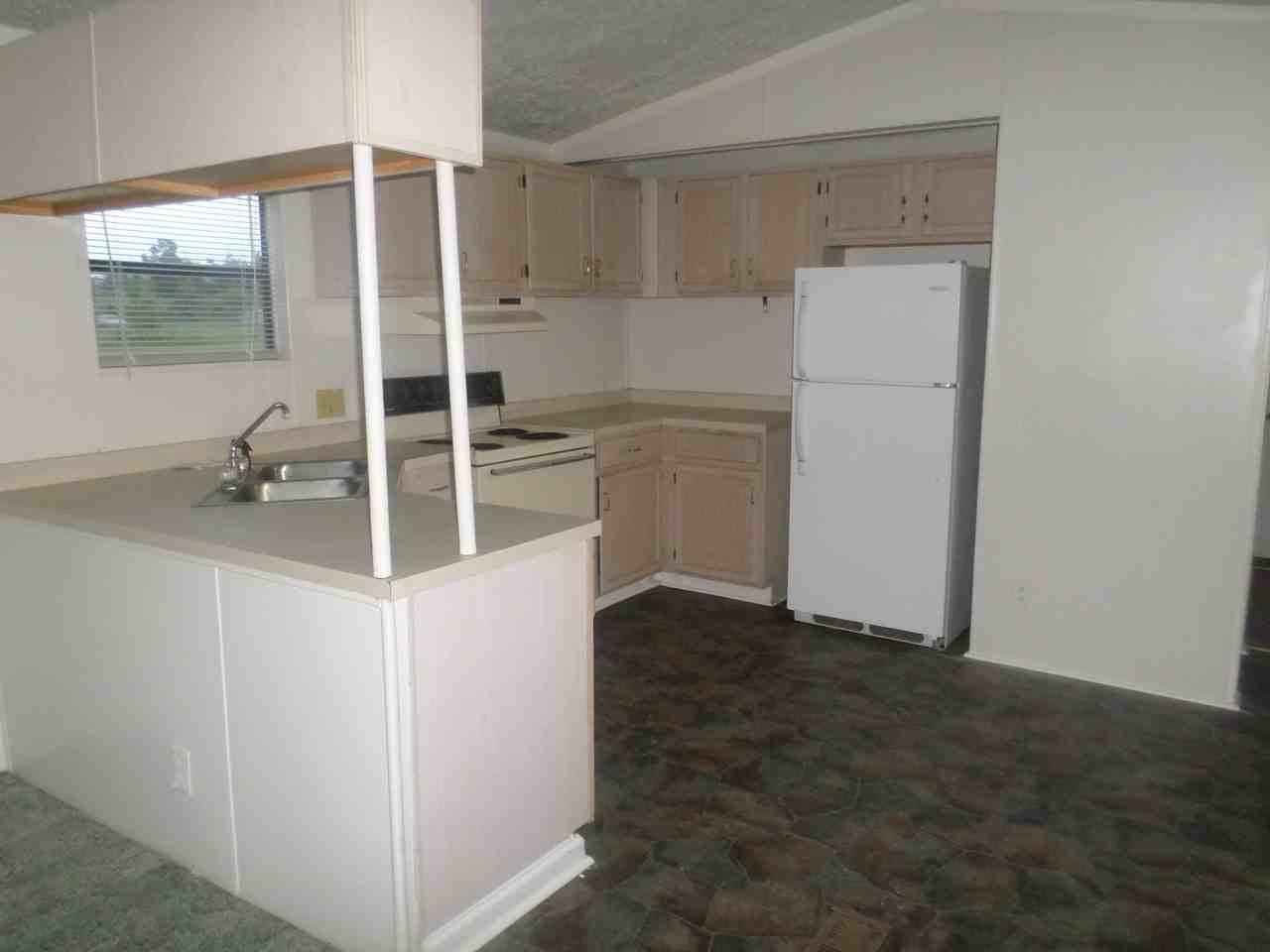 1041 Garden Ct - Photo 2 of 5