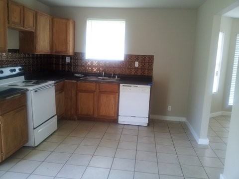 694 Virginia St - Photo 2 of 7