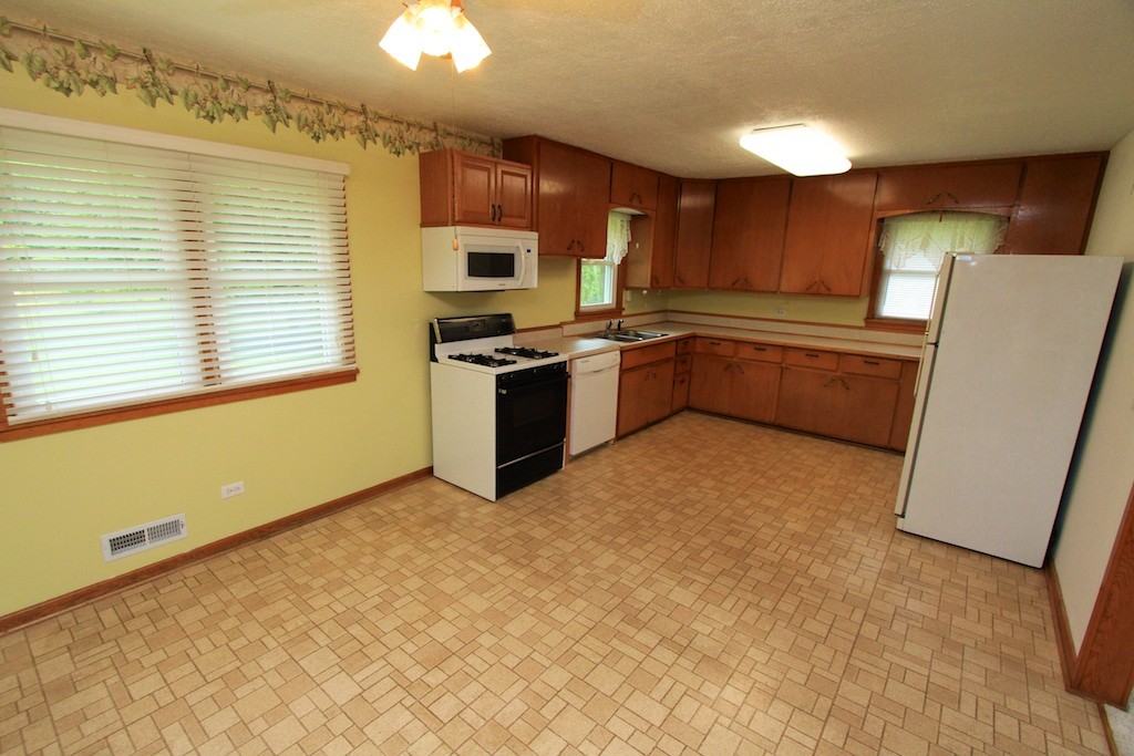 8520 Plum St - Photo 2 of 8