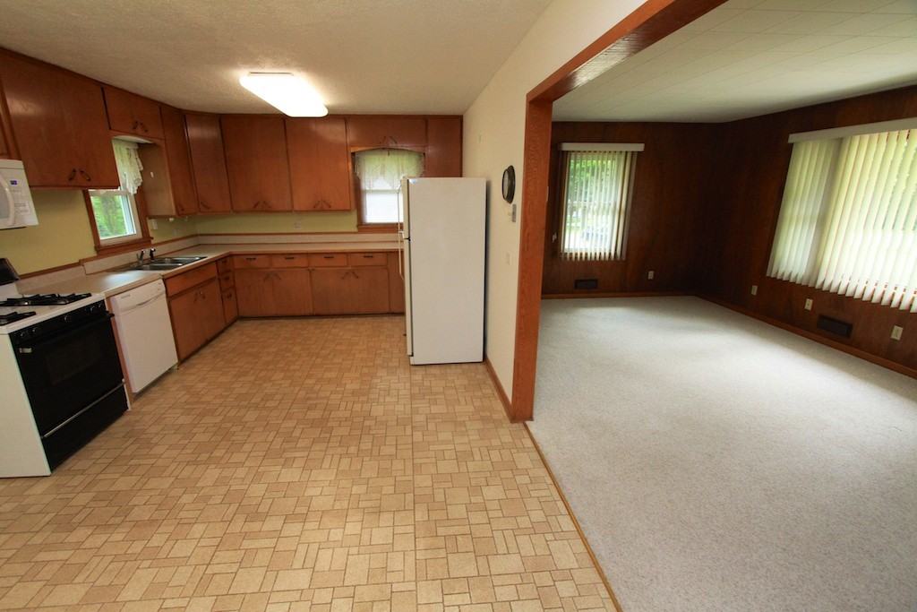 8520 Plum St - Photo 3 of 8
