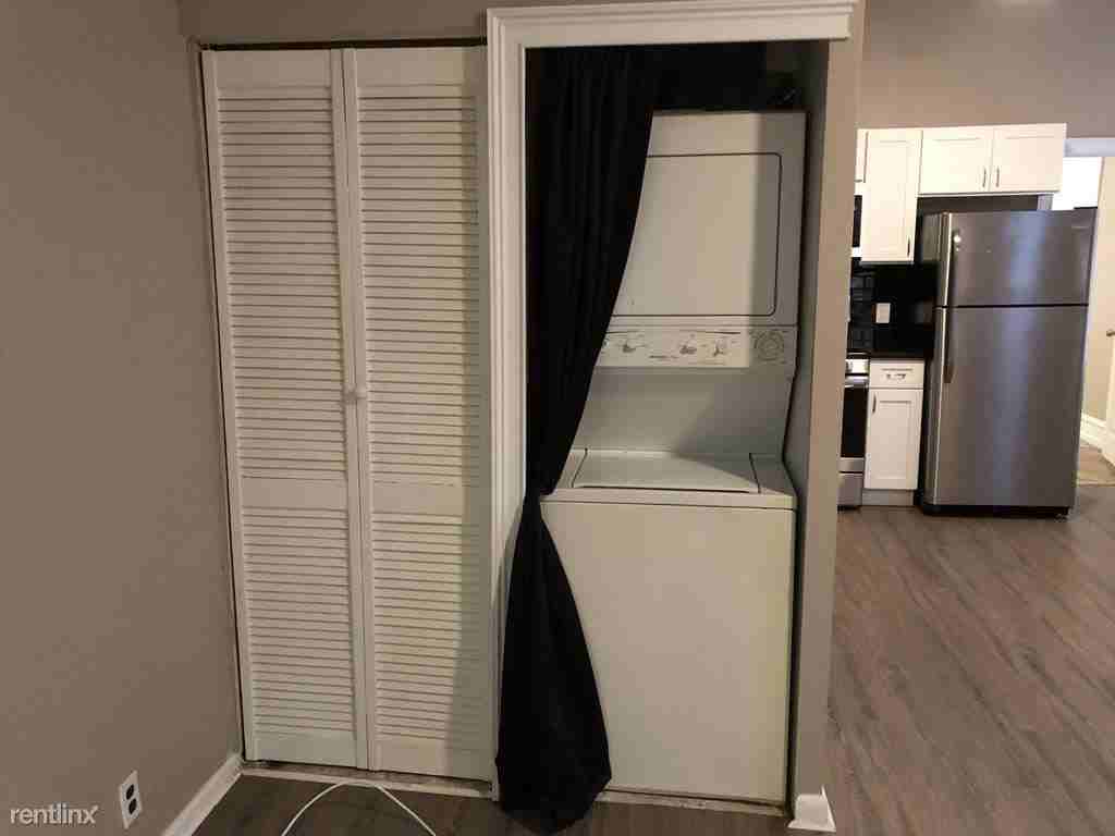 1627 Wolf St #B - Photo 3 of 9