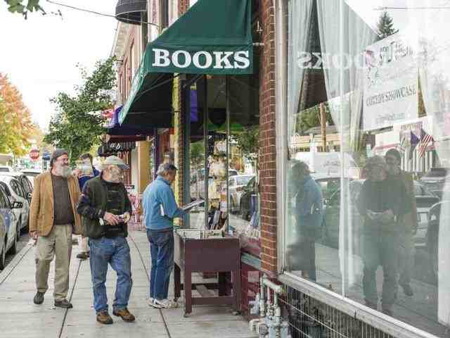 7711 Southwest Capitol Highway - Photo 6 of 49