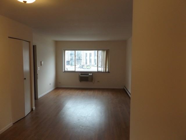 710 W Huntington Commons Rd #2B - Photo 2 of 8