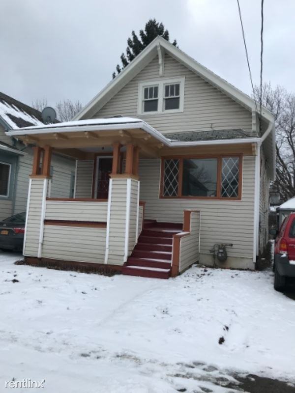 208 Hagen St - Photo 2 of 21