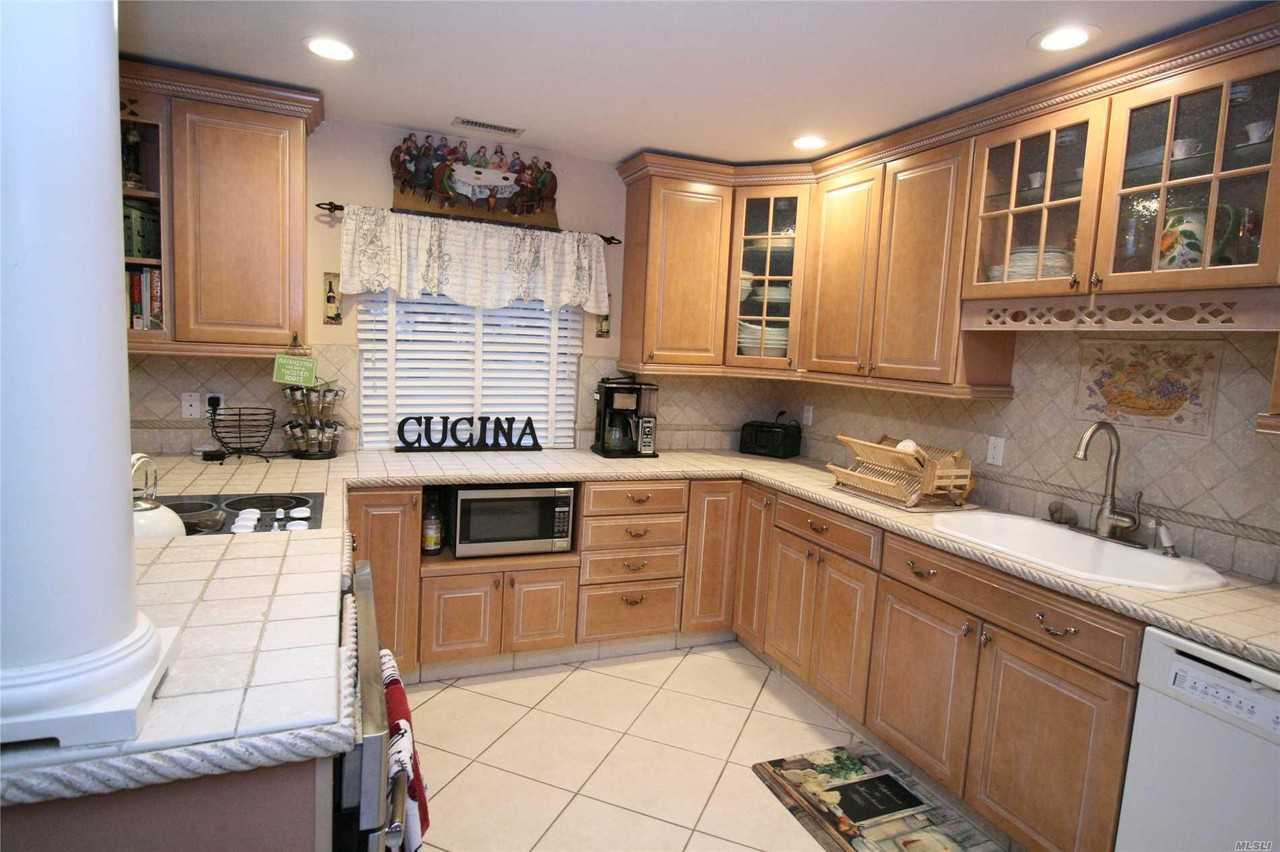 36 Blue Point Rd - Photo 2 of 20