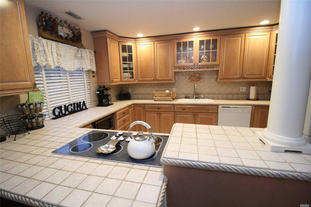 36 Blue Point Rd - Photo 3 of 20