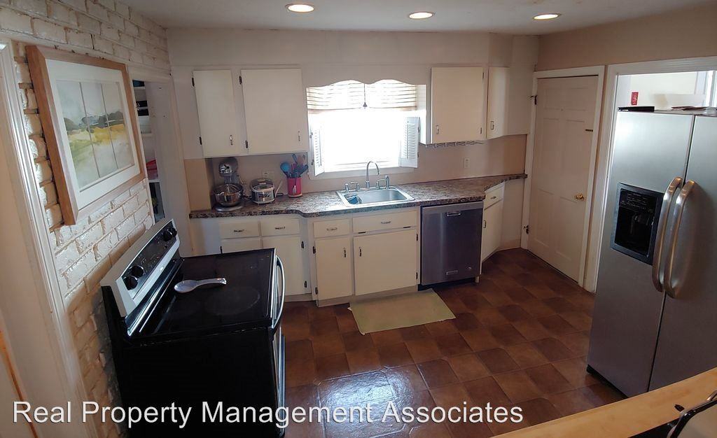 144 Spruce St - Photo 3 of 9