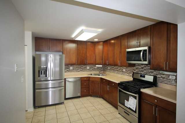 686 Lancaster Dr - Photo 2 of 18