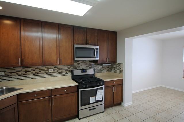 686 Lancaster Dr - Photo 3 of 18