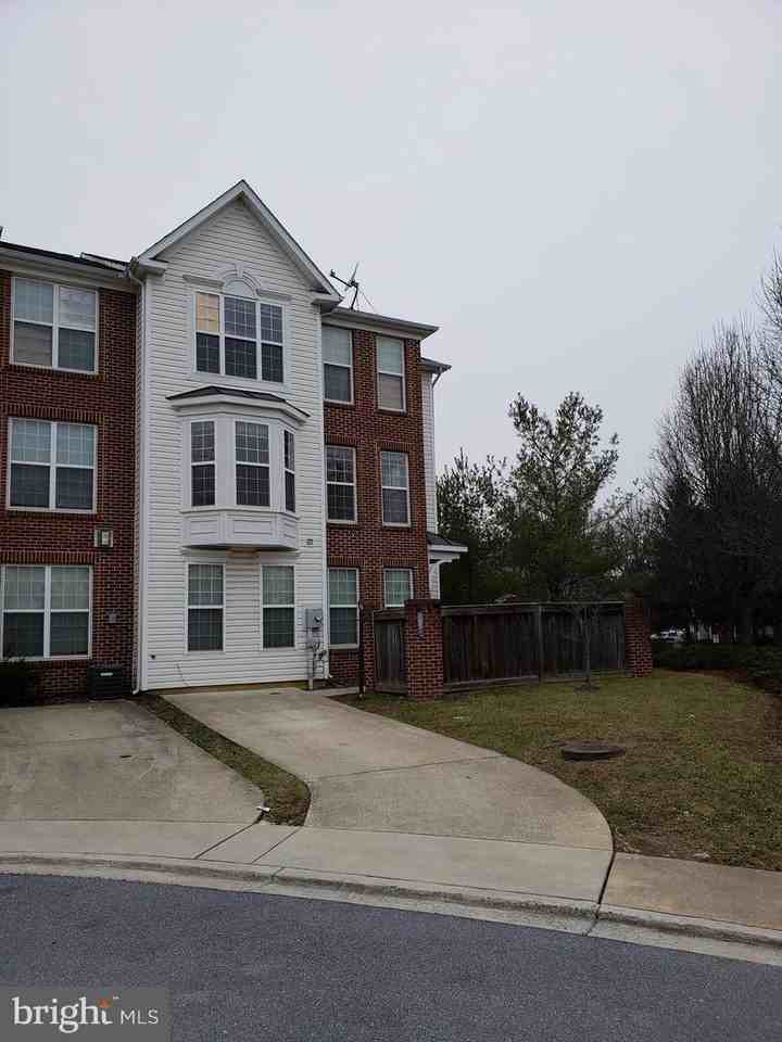 112 Royal Bonnet Pl - Photo 2 of 22